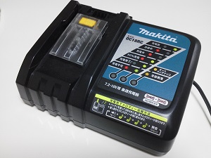 マキタのLi-ionバッテリー充電器